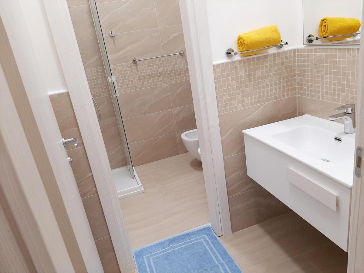 Trieste Center Rooms & Apartments - Fiori Di Триест Екстериор снимка