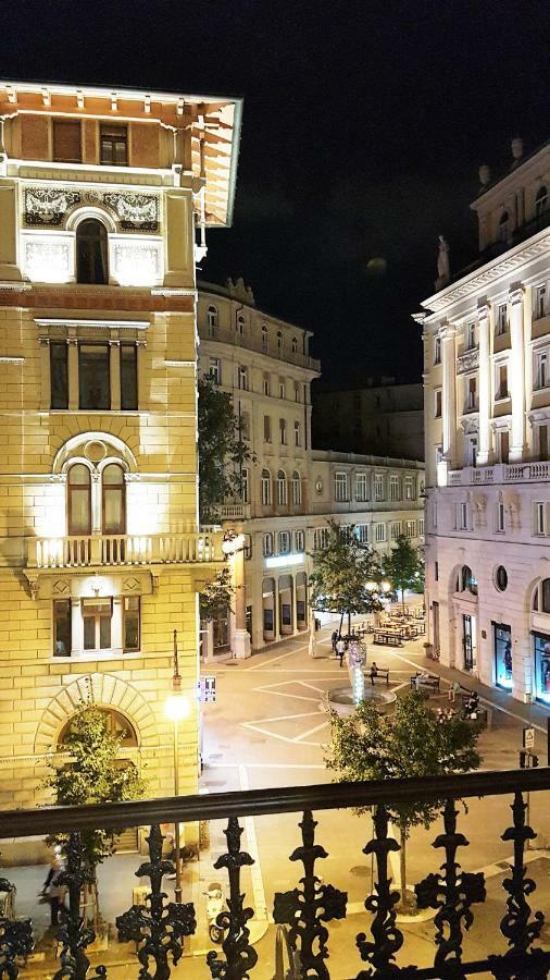 Trieste Center Rooms & Apartments - Fiori Di Триест Екстериор снимка